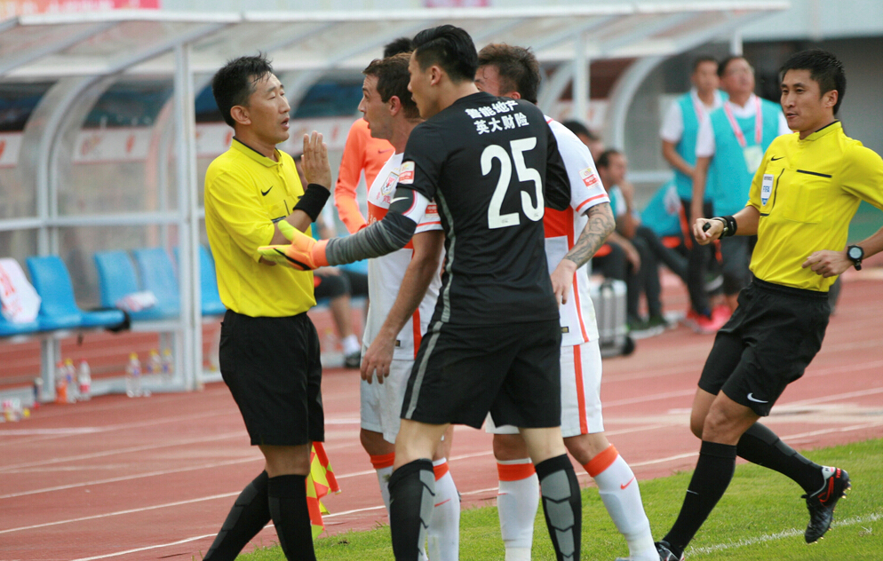  罗马客场遭遇门线悬案VAR判定引发争议  