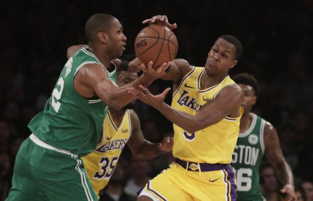  詹姆斯三双助湖人险胜，雷霆遭逆转惜败  